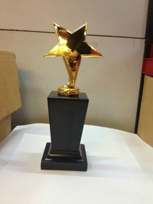 从赛场到荧幕 奖杯文化与金银制品市场探析